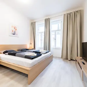Borivojova 63 Apartamento